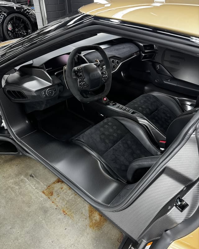 Ford GT Innenraumaufbereitung Carbon Immenstadt Allgäu – Carwellness Allgäu